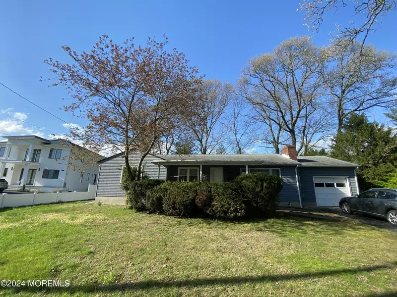 311 Roosevelt Avenue, Oakhurst, NJ 07755