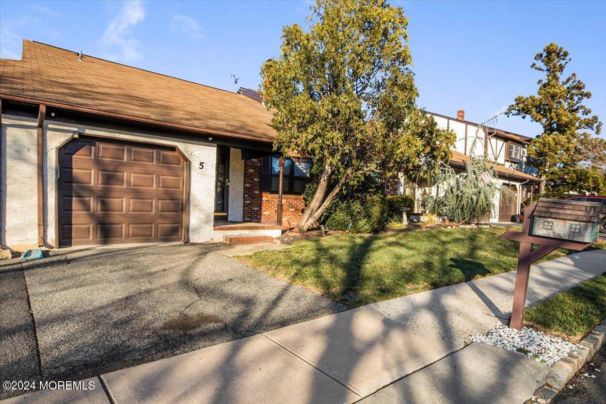 Sayreville, NJ 08872,5 Cheltenham Place