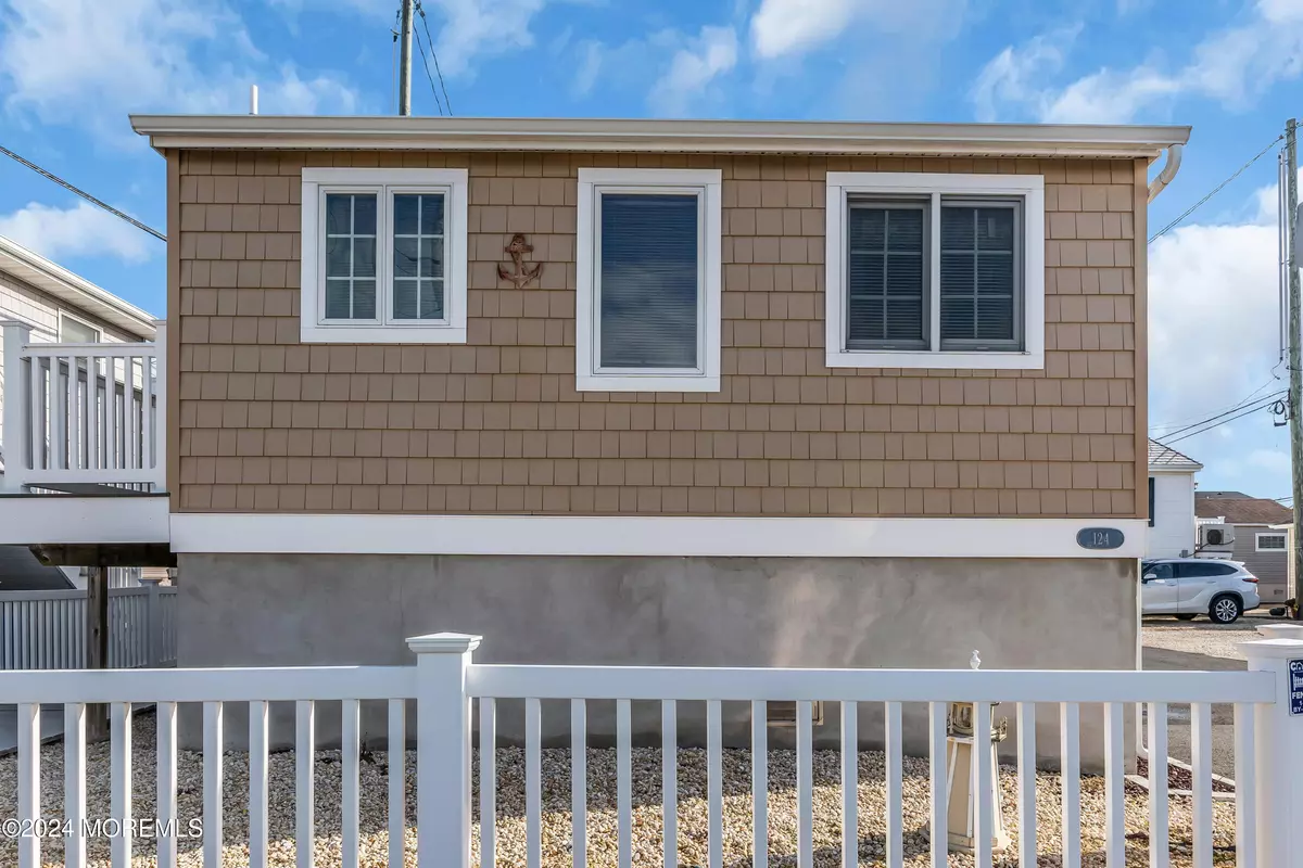 Lavallette, NJ 08735,124 W Chadwick Way