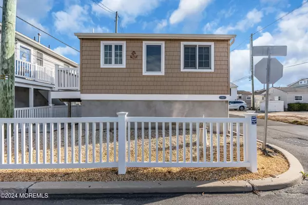 Lavallette, NJ 08735,124 W Chadwick Way