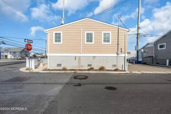 Lavallette, NJ 08735,124 W Chadwick Way