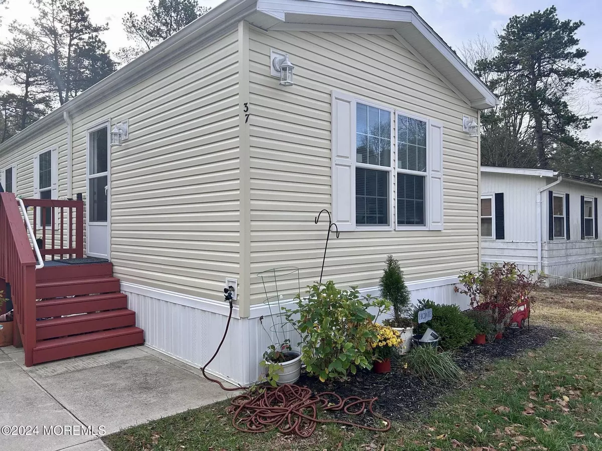 Whiting, NJ 08759,37 Raccoon Avenue