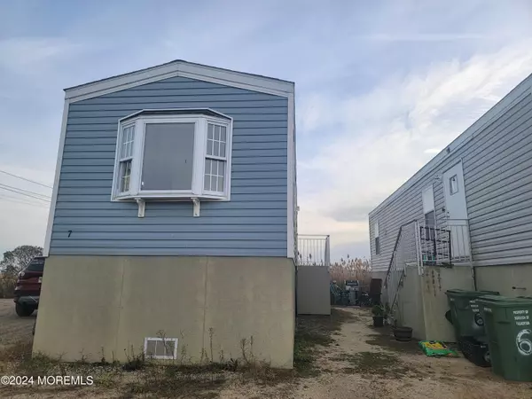 Tuckerton, NJ 08087,463 S Green Street #7