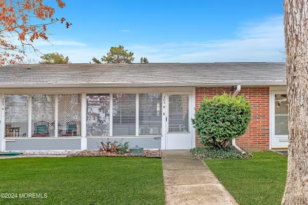 Lakewood, NJ 08701,303 Malvern Court