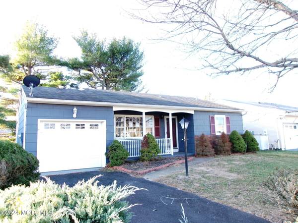 13 Eton Road, Toms River, NJ 08757