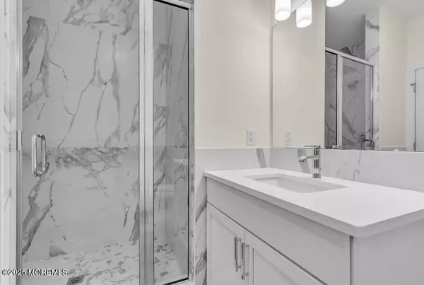 Keansburg, NJ 07734,19 Carr Avenue #412