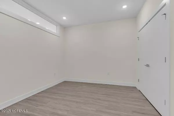 Keansburg, NJ 07734,19 Carr Avenue #412