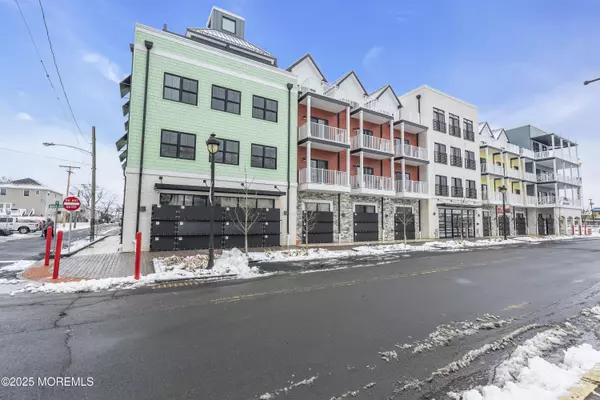 Keansburg, NJ 07734,19 Carr Avenue #421