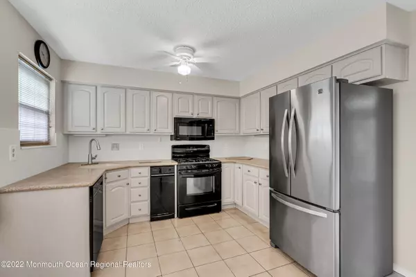 Ocean Twp, NJ 07712,11 Rawson Circle #1002