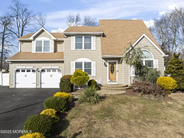 8 Shadow Ridge Court, Howell, NJ 07731