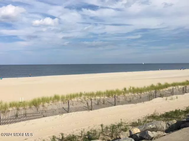 Sea Bright, NJ 07760,1201 Ocean Avenue #106