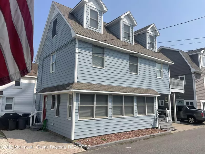 68 Pacific Way, Lavallette, NJ 08735