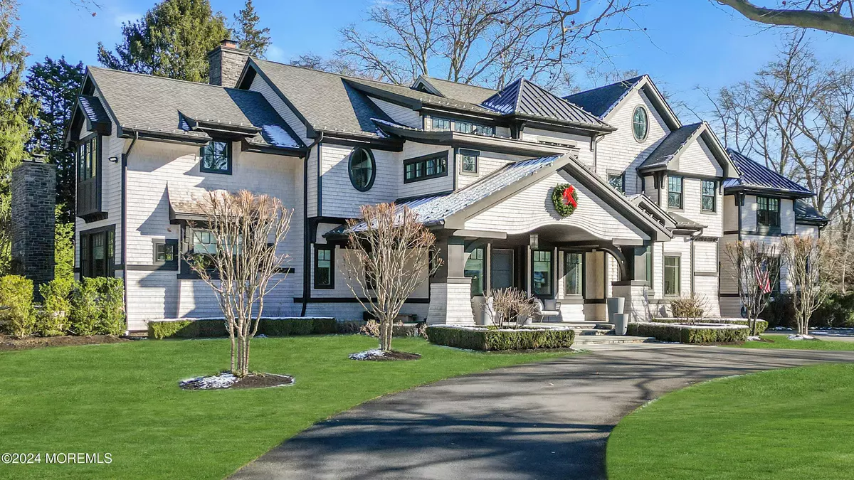 Rumson, NJ 07760,15 Buttonwood Lane E