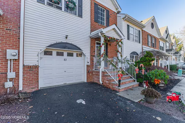 Manalapan, NJ 07726,61 Heron Court