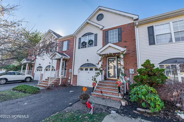 Manalapan, NJ 07726,61 Heron Court