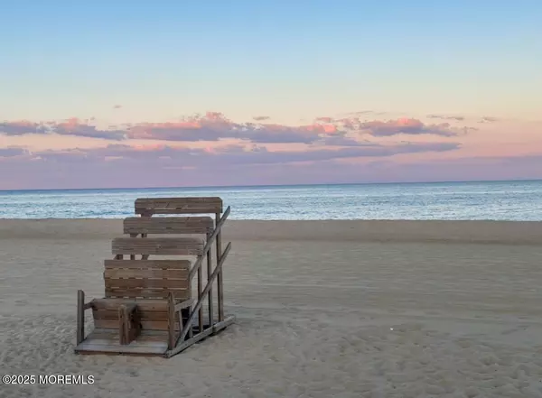 Spring Lake, NJ 07762,512 Essex Avenue