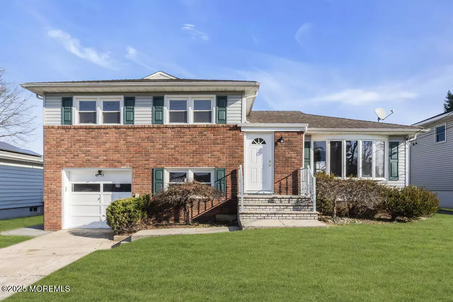 20 Dixon Drive, Woodbridge, NJ 07095