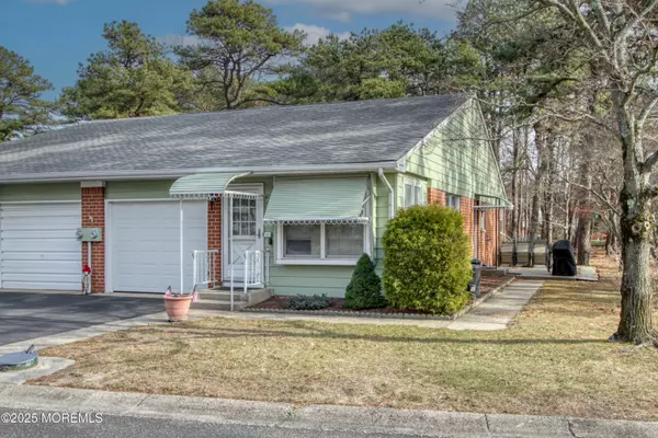 Whiting, NJ 08759,17 Monticello Drive #B