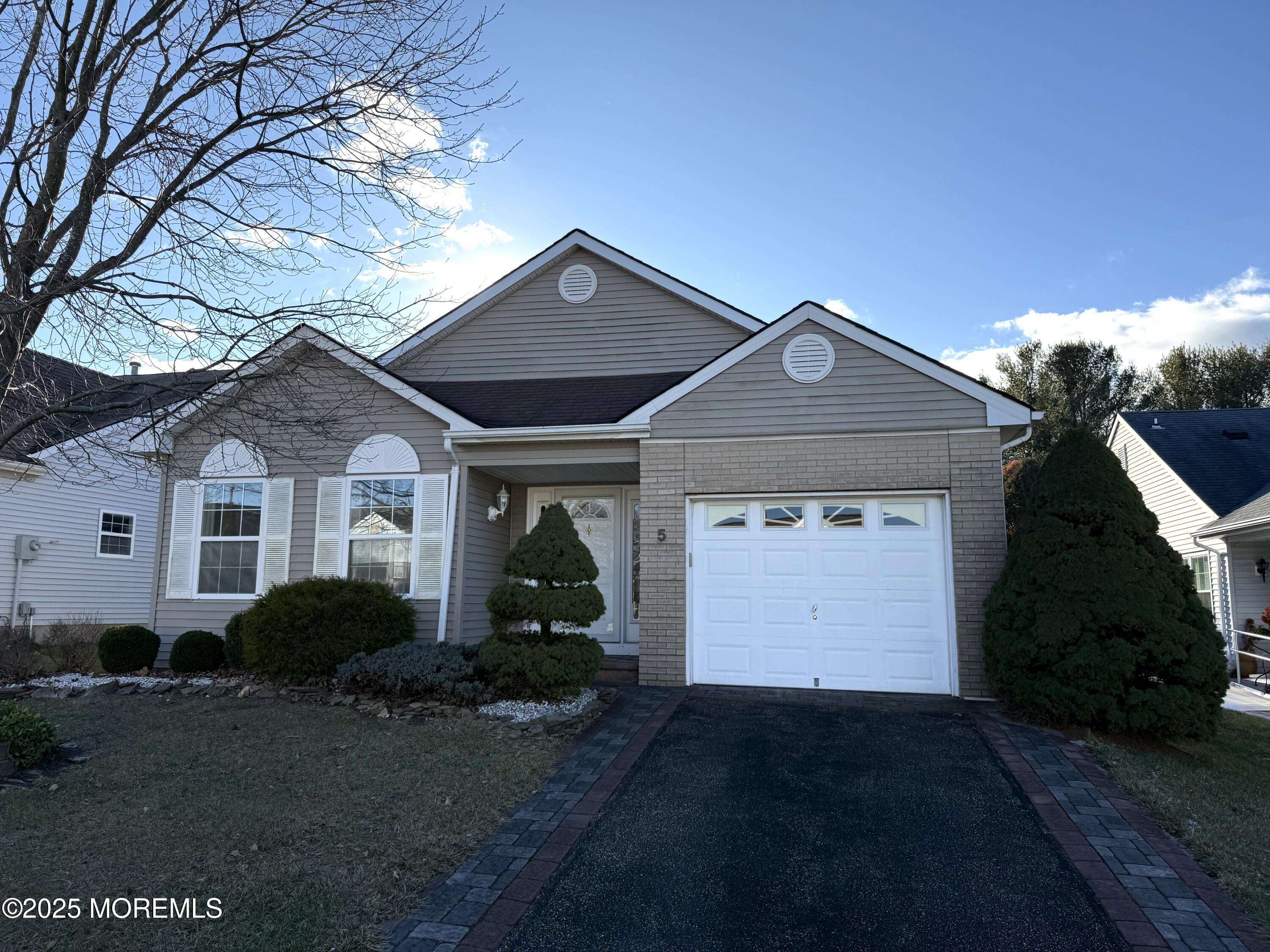 5 Trent Drive,  Toms River,  NJ 08757