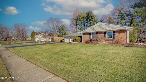 Matawan, NJ 07747,38 Mistletoe Drive