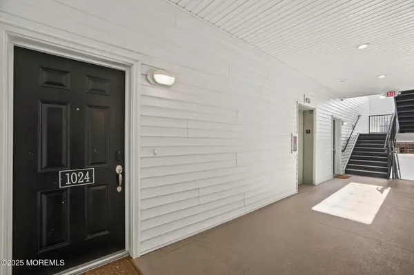 Monroe, NJ 08831,1024 Vanderbergh Boulevard #1024