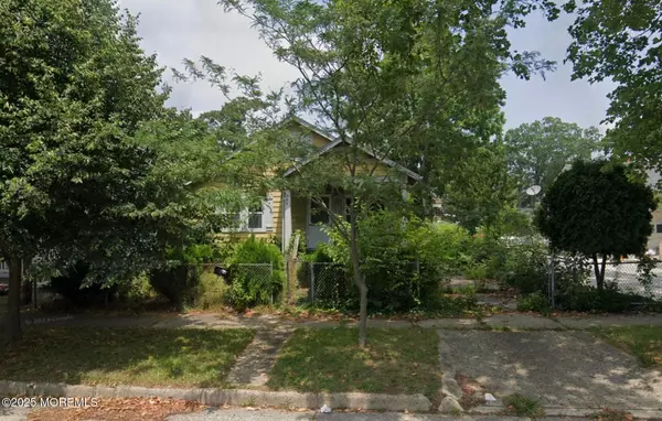 218 W Montrose Street, Vineland, NJ 08360