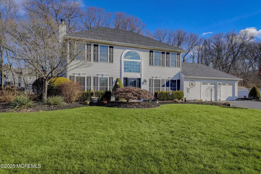 12 Sunnywoods Lane, Manalapan, NJ 07726