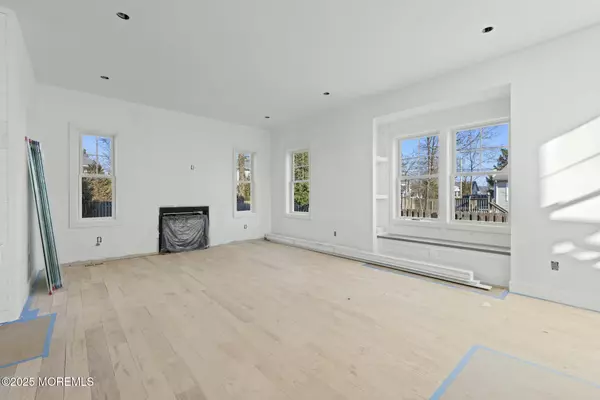 Rumson, NJ 07760,8 Bruce Place