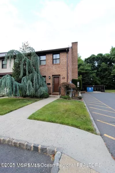 126 Village Green Way #126, Hazlet, NJ 07730