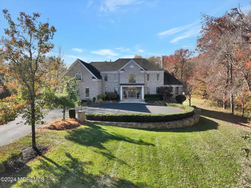 23 Silverleaf Way, Manalapan, NJ 07726