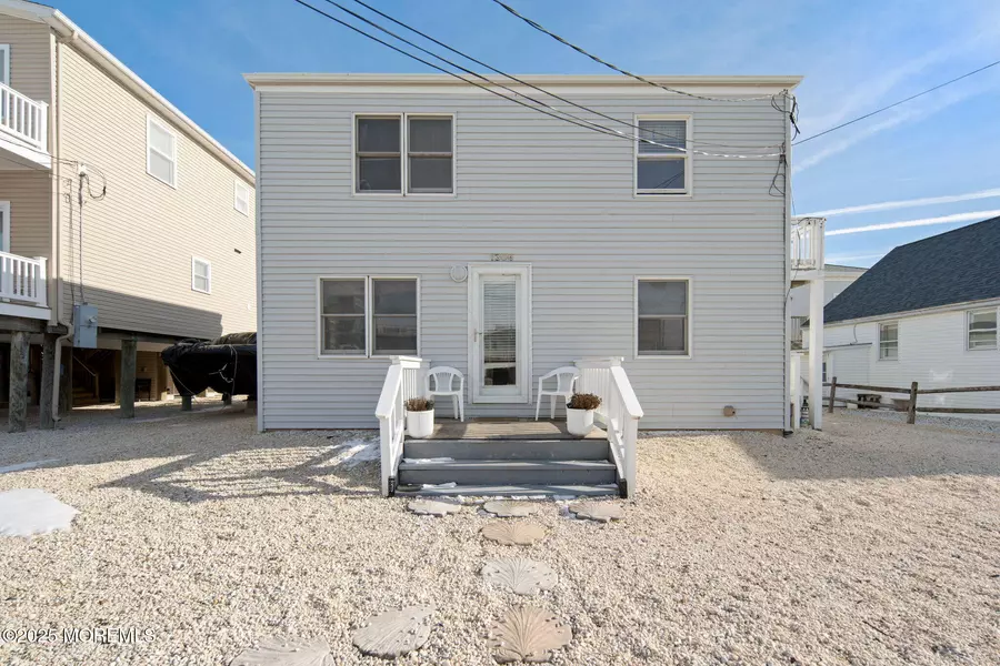 1306 N Barnegat Avenue, Surf City, NJ 08008