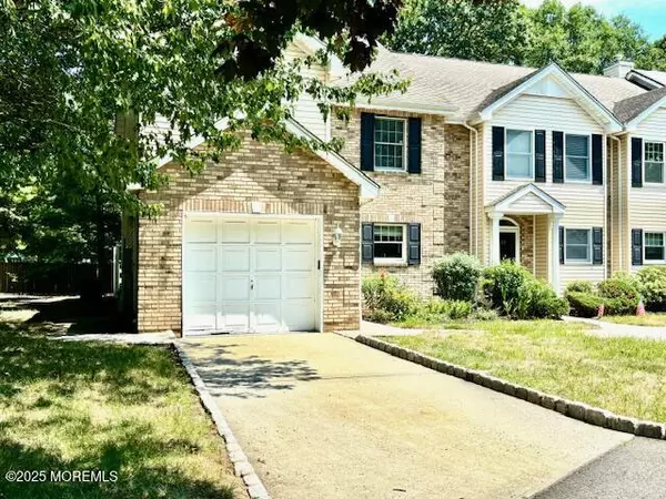 Holmdel, NJ 07733,31 Weller Place