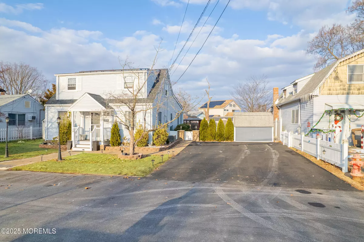 Laurence Harbor, NJ 08879,75 Shoreland Circle