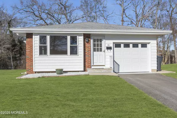 31 Buttercup Court, Toms River, NJ 08755