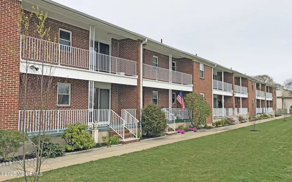 910 South Street #Apt16, Point Pleasant, NJ 08742