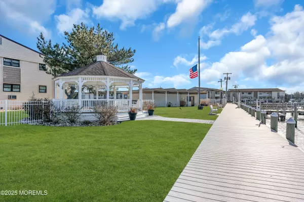 Monmouth Beach, NJ 07750,98 Wharfside Drive