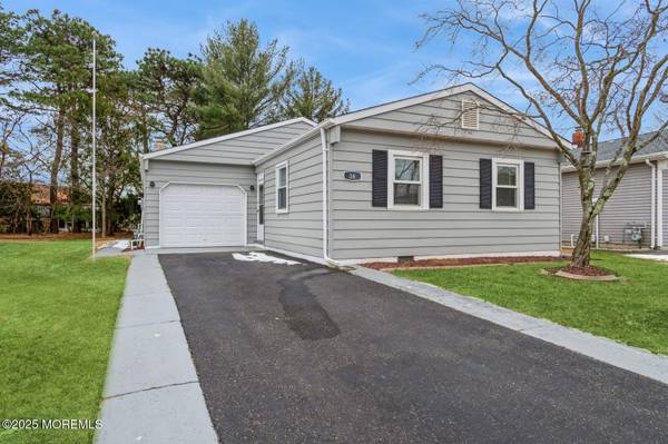 36 Buena Visa Drive, Toms River, NJ 08757