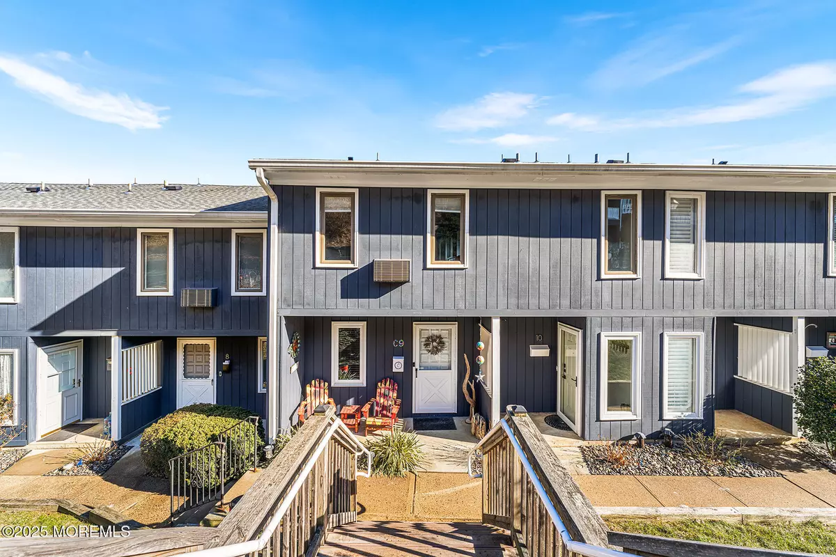 Highlands, NJ 07732,9 Hillside Court