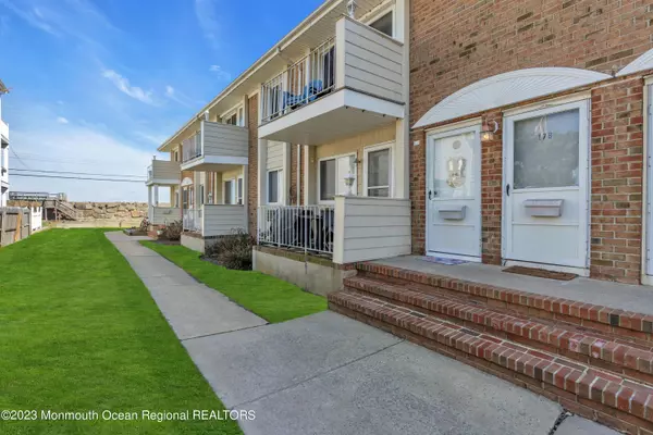 Sea Bright, NJ 07760,260 Ocean Avenue #17B