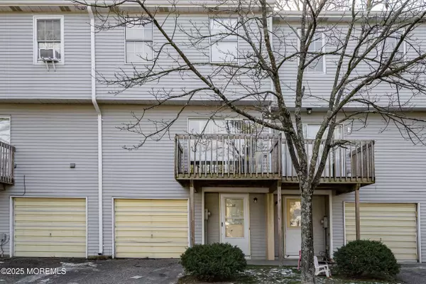 Lakewood, NJ 08701,32 Louisburg Sq Square