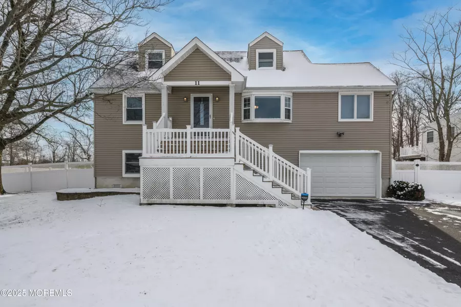 11 Pinehurst Avenue, Port Monmouth, NJ 07758