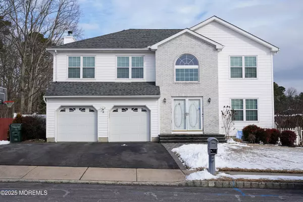 5 Diamond Lane, Howell, NJ 07731