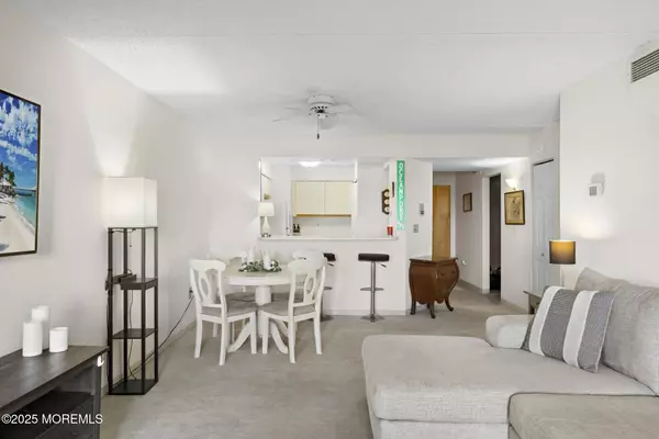 Atlantic Highlands, NJ 07716,32 Center Avenue #17