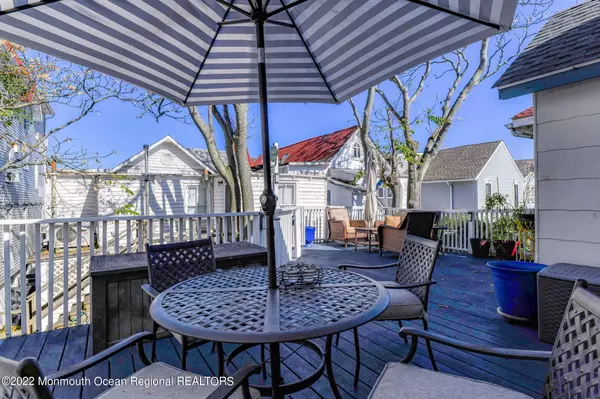 Ocean Grove, NJ 07756,31 Atlantic Avenue #2W