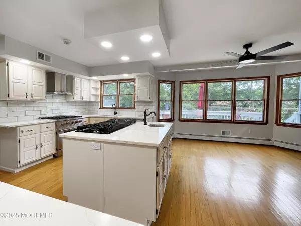 Lanoka Harbor, NJ 08734,705 Princeton Road