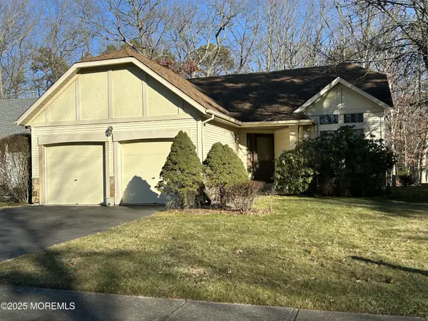 16 Waverly Lane, Jackson, NJ 08527