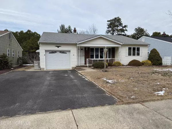 37 Auburn Road, Toms River, NJ 08757