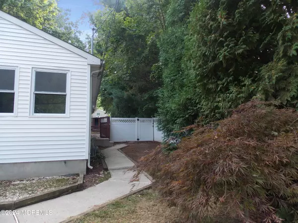 Atlantic Highlands, NJ 07716,111 Chestnut Avenue