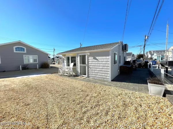 Lavallette, NJ 08735,26 E Cormorant Way