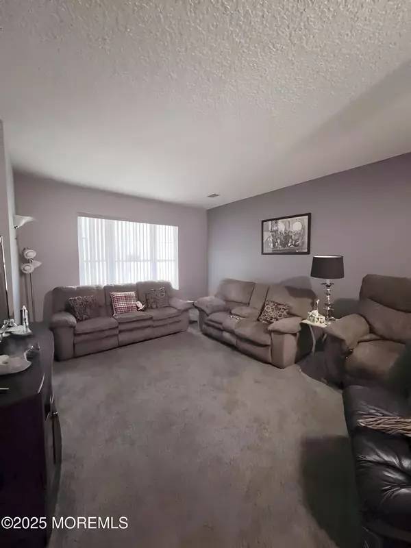 Lakewood, NJ 08701,2 April Springs Court